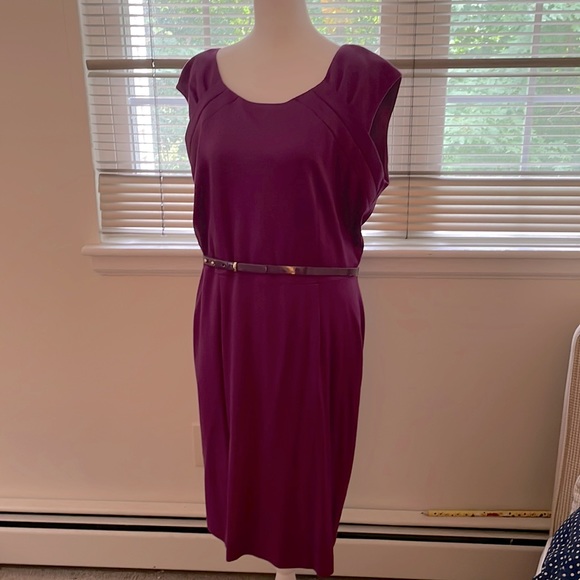 Elegant purple dress with belt - Picture 1 of 3